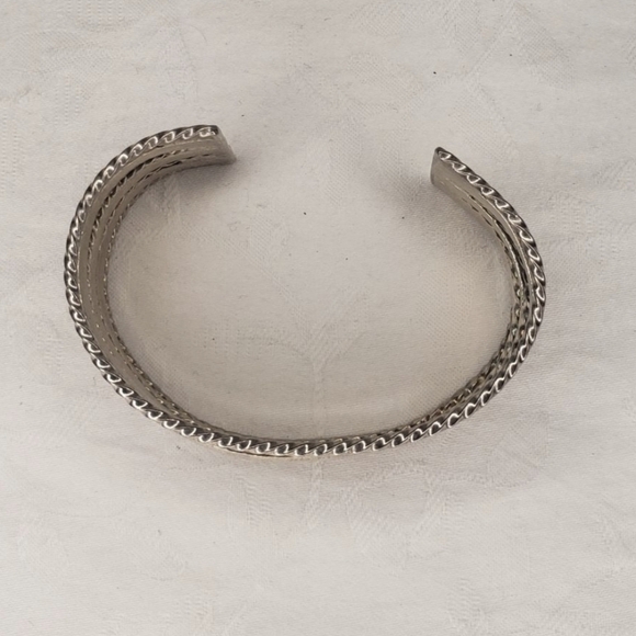 Antique Navajo silver cuff bracelet - Picture 2 of 11